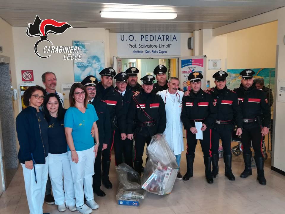 La Befana perde i regali e i Carabinieri li portano ai bimbi ricoverati al Fazzi