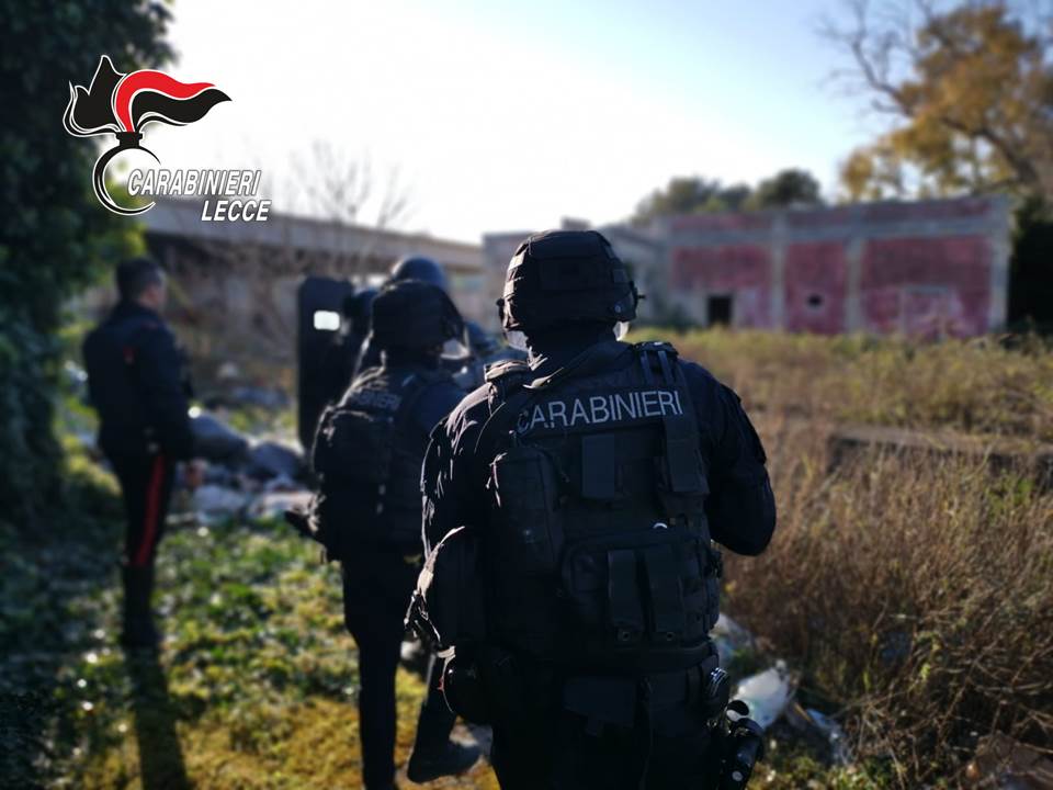 Spari nella ex-concessionaria, intervengono i Sos dei Carabinieri ma erano solo petardi