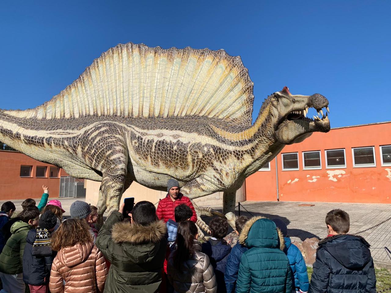 Prorogata la mostra dei dinosauri a Calimera Prorogata la mostra dei dinosauri a Calimera