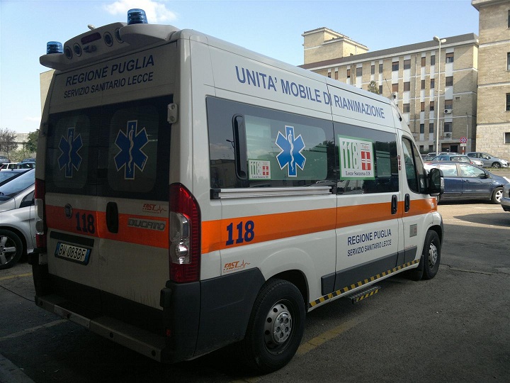 Fa un 'volo' di cinque metri precipitando da un balcone Dodicenne salva per miracolo