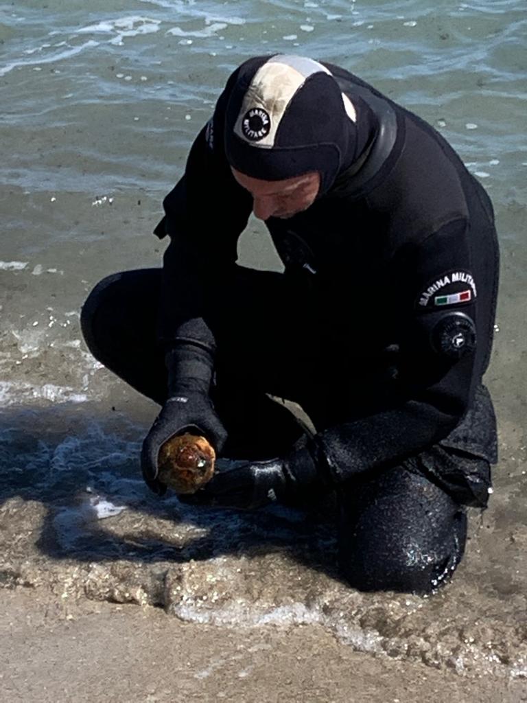 I palombari del GUS di Taranto rimuovono 105 ordigni esplosivi I palombari del GUS di Taranto rimuovono 105 ordigni esplosivi