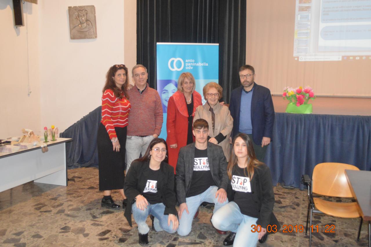 Tre alunni del Laporta/Falcone e Borsellino nominati "ambasciatori" contro il bullismo ed il cyberbullismo Tre alunni del Laporta/Falcone e Borsellino nominati "ambasciatori" contro il bullismo ed il cyberbullismo