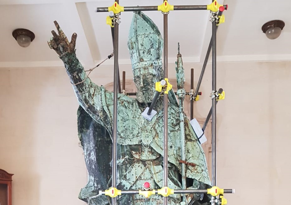 Le nanotecnologie per restaurare la statua di Sant'Oronzo. Usare le stesse tecniche sulla "Lampada senza luce" a Galatina?