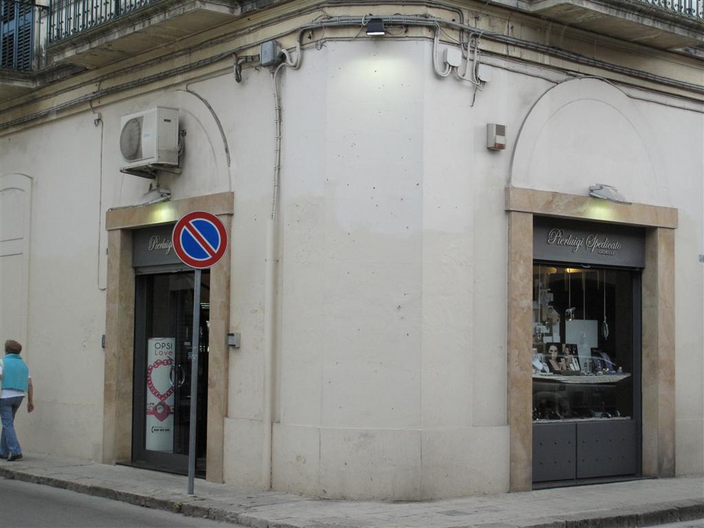 Rapina alla gioielleria Spedicato. Scattata la caccia all'uomo in tutta la provincia