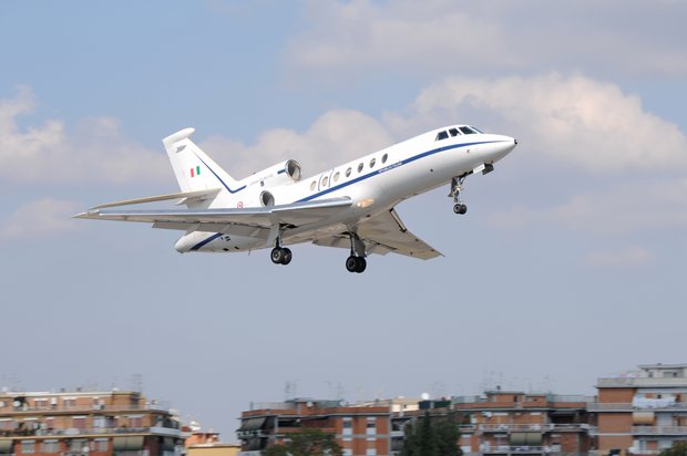 Un Falcon 50 dell'Aeronautica Militare trasferisce un uomo in imminente pericolo di vita da Pescara a Milano Un Falcon 50 dell'Aeronautica Militare trasferisce un uomo in imminente pericolo di vita da Pescara a Milano