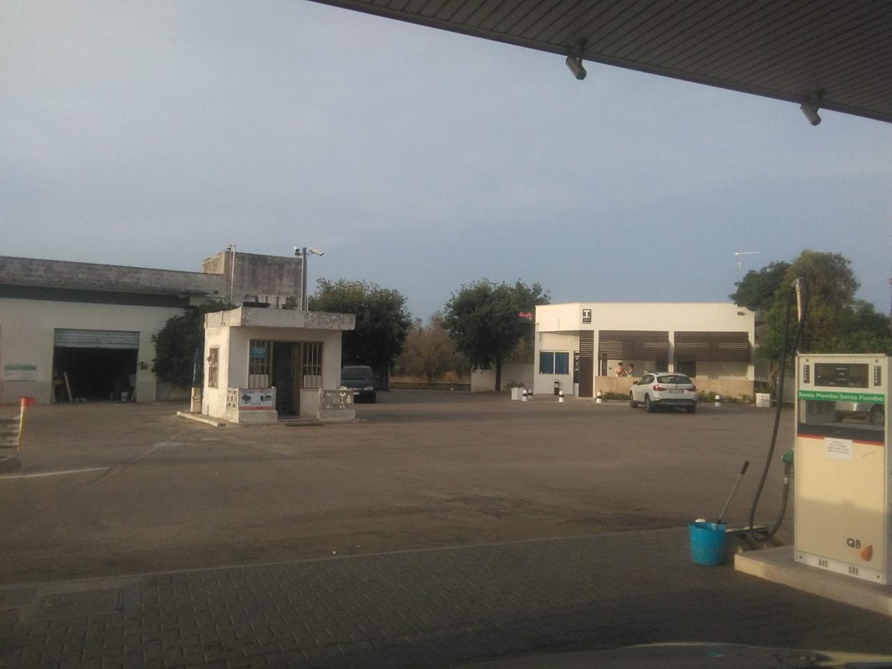 Rapina nel pomeriggio alla Q8 di Collemeto Rapina nel pomeriggio alla Q8 di Collemeto