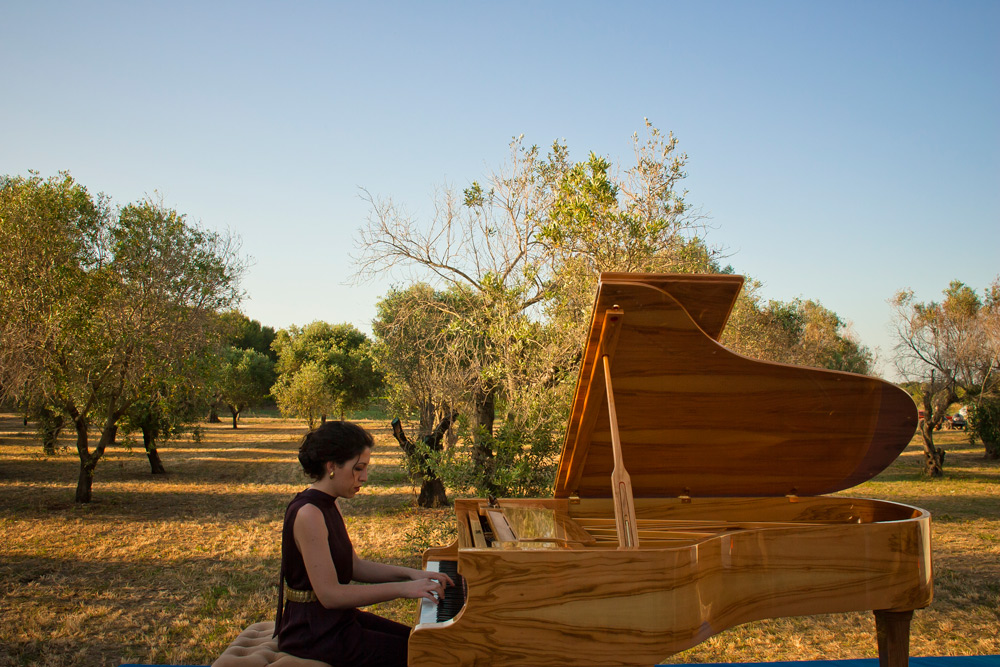 &quot;TramontOlive&quot;, Beatrice Rana e un pianoforte di legno d'olivo