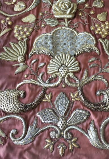 Restaurato l'abito settecentesco della Madonna del Carmine