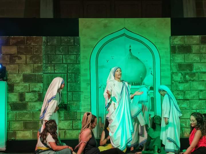 &quot;Tre generazioni sui gradini della tenda&quot;