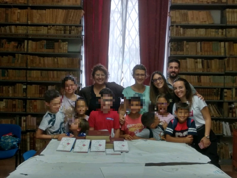 Invito alla lettura con un banchetto al mercato Invito alla lettura con un banchetto al mercato