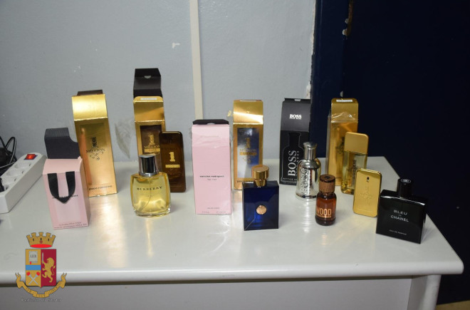 Sorpresi a rubare profumi, due brindisini ai domiciliari ed un minore denunciato a piede libero Sorpresi a rubare profumi, due brindisini ai domiciliari ed un minore denunciato a piede libero
