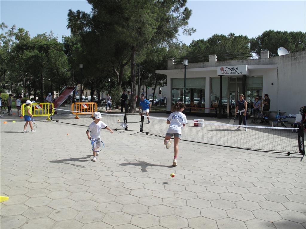 Tennis in 'Villa'? Si può ma per i bambini
