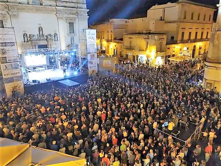 &quot;Il successo di TUTTI QUI è merito di tanti. Li ringrazio uno per uno&quot;