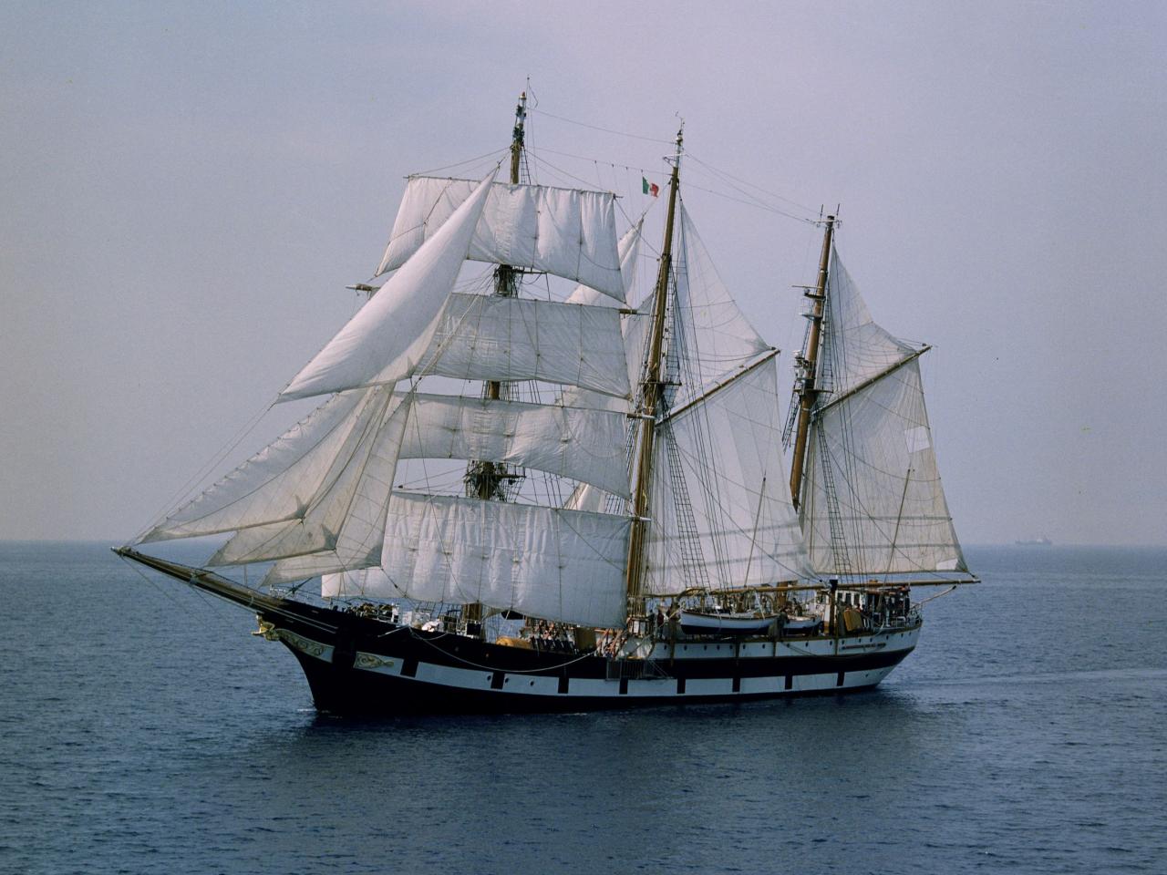 Nave Palinuro in sosta ad Otranto