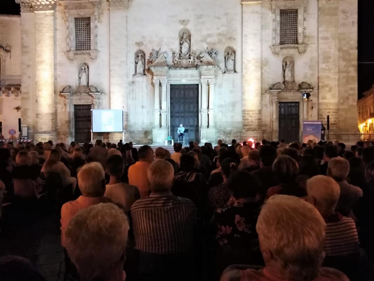 A Galatina piazza piena per Vittorio Sgarbi