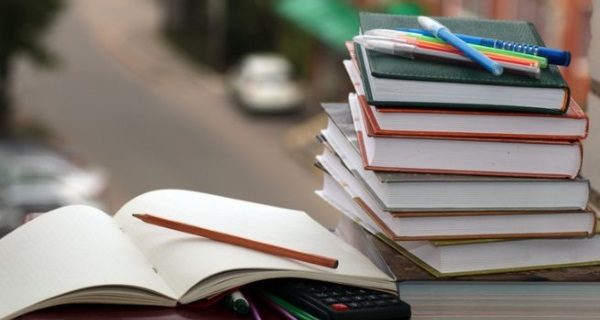 Libri gratuiti a scuola, prorogato al 23 ottobre il termine per la domanda Libri gratuiti a scuola, prorogato al 23 ottobre il termine per la domanda