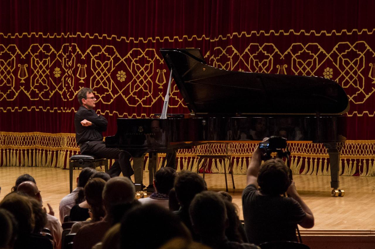 Luigi Fracasso in concerto nella Chiesa della Madonna del Carmine 