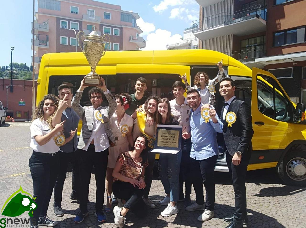 "Mezzogiorno in famiglia", arriva lo scuolabus "Mezzogiorno in famiglia", arriva lo scuolabus