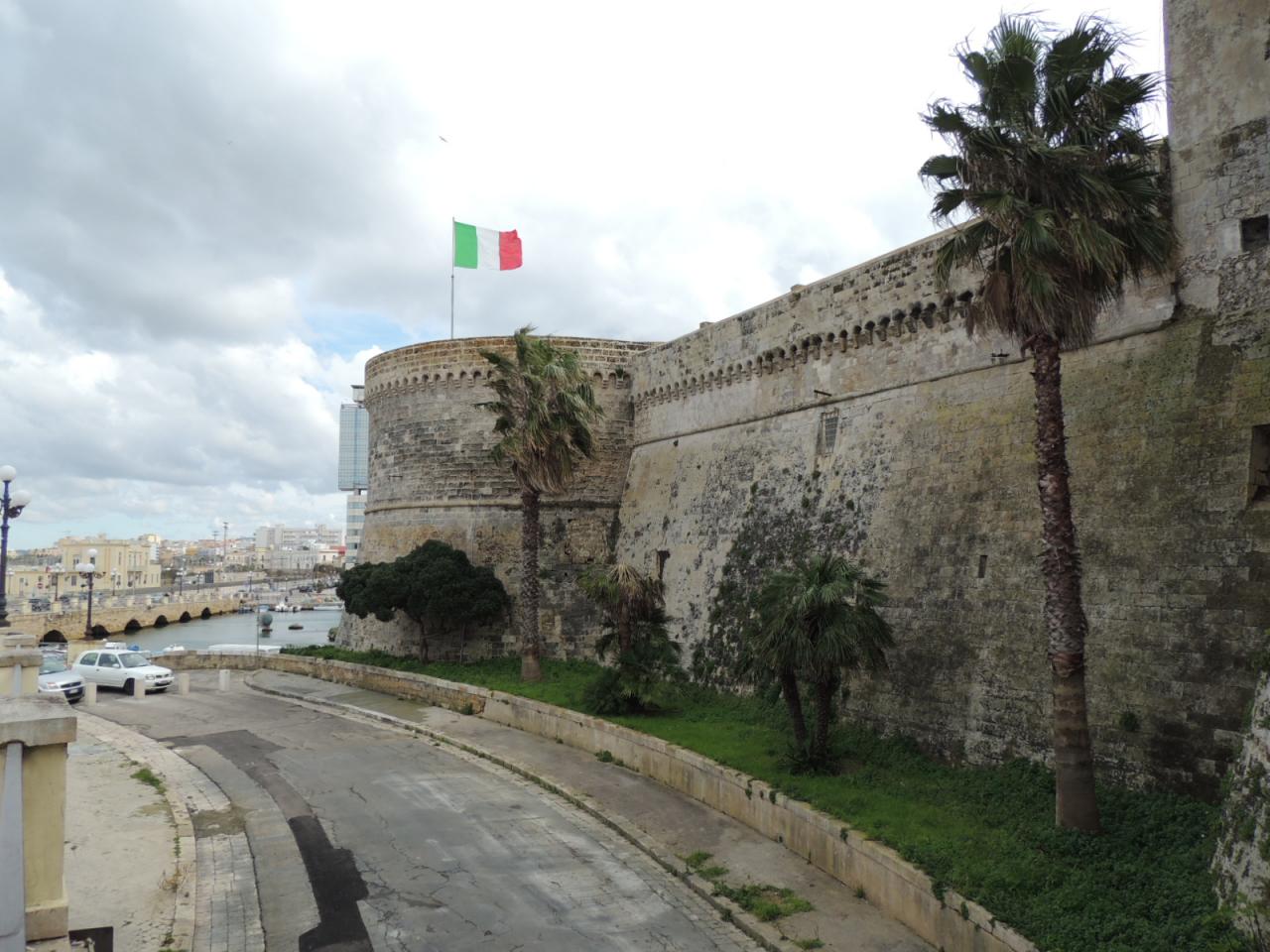 A Gallipoli si inaugura “Piazzetta dei musicisti” A Gallipoli si inaugura “Piazzetta dei musicisti”