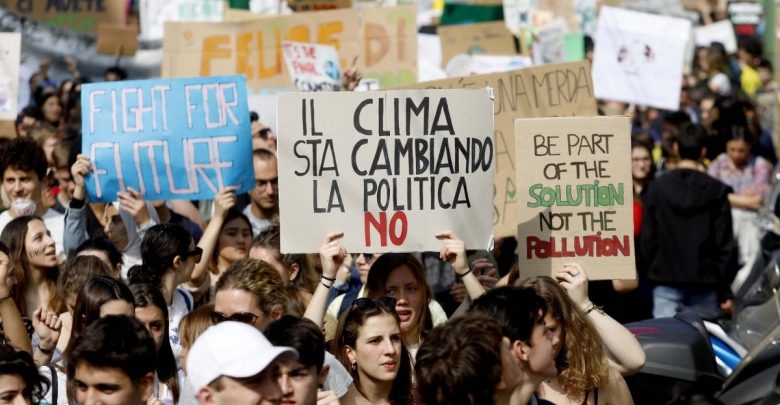 Voto ai sedicenni? Ma se la politica li annoia! Voto ai sedicenni? Ma se la politica li annoia!