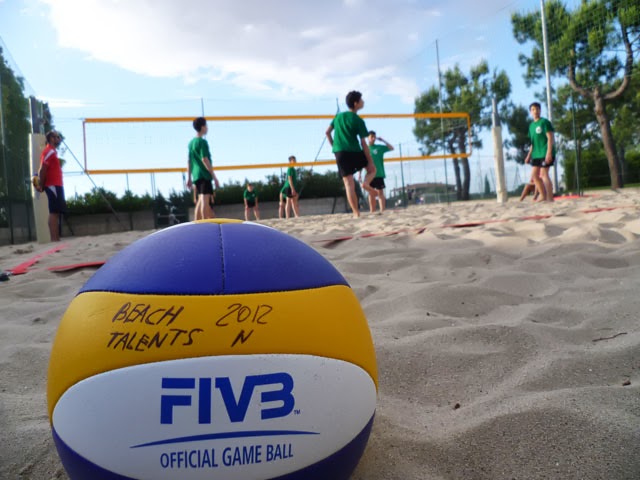 Beach volley. La Showy-boys si allena sulla sabbia Beach volley. La Showy-boys si allena sulla sabbia