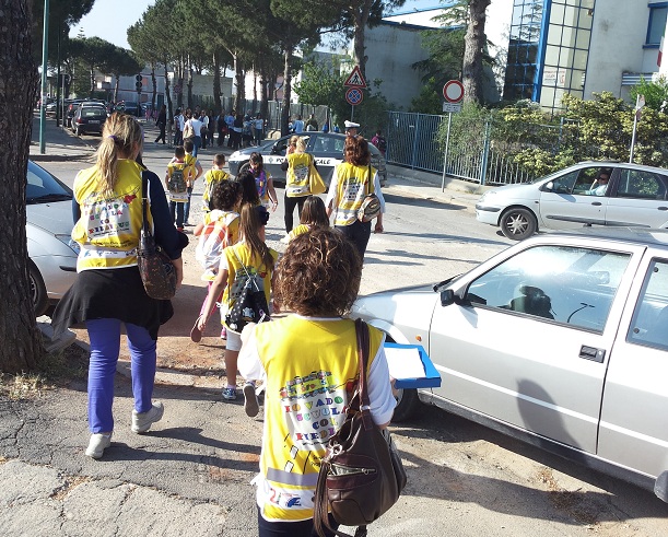 Il 'Piedibus' è un successo ed un esempio per gli adulti