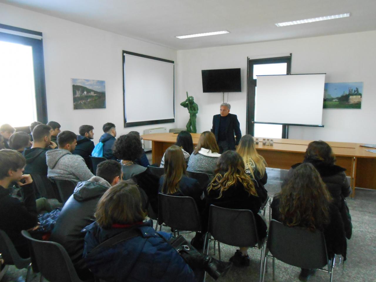 Gli studenti del Liceo Artistico “Enrico Giannelli” in visita allo stabilimento Colacem di Galatina