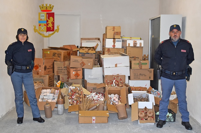 Sequestrati a Gallipoli 100 kg di fuochi d'artificio Sequestrati a Gallipoli 100 kg di fuochi d'artificio