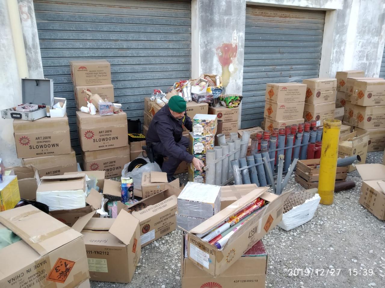 Deteneva in garage una tonnellata e mezza di materiale eplodente, denunciato salentino