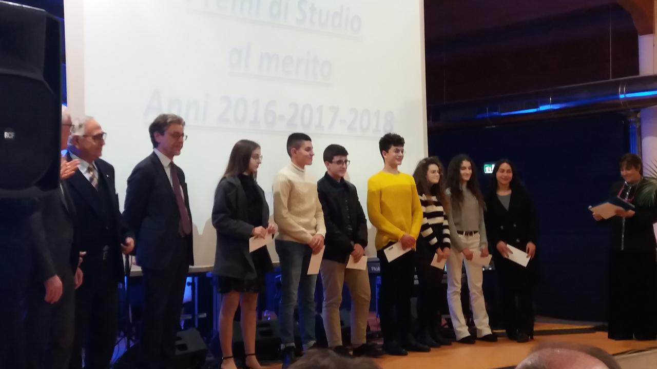 Gli studenti meritevoli premiati dalla BCC Terra d'Otranto Gli studenti meritevoli premiati dalla BCC Terra d'Otranto
