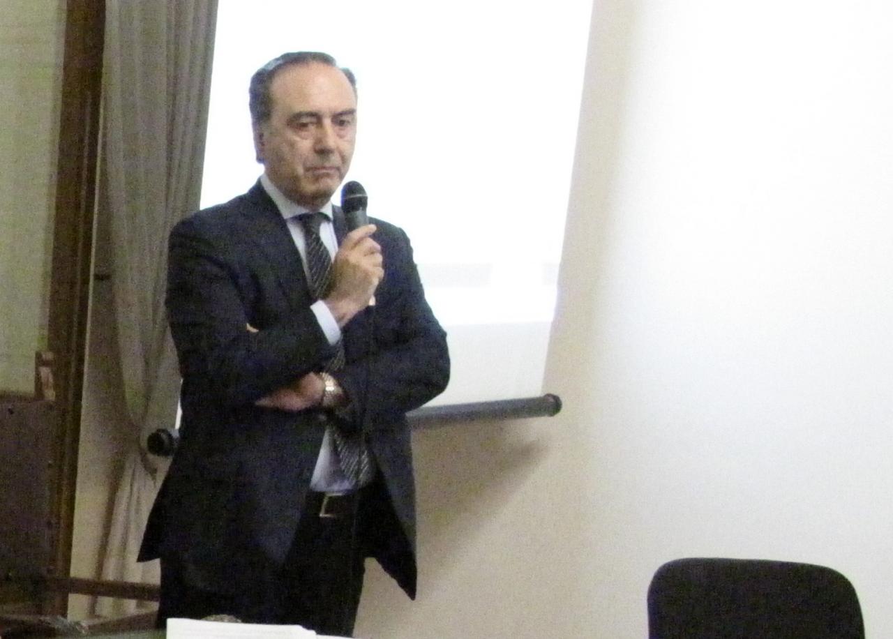 "Un pensiero spesso contrastante, qualche volta accondiscendente" "Un pensiero spesso contrastante, qualche volta accondiscendente"