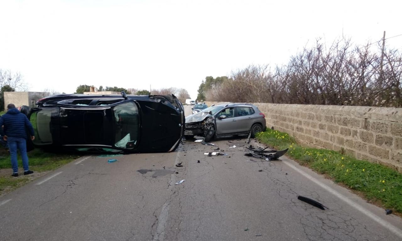 Scontro frontale fra due auto sulla Galatina Collemeto