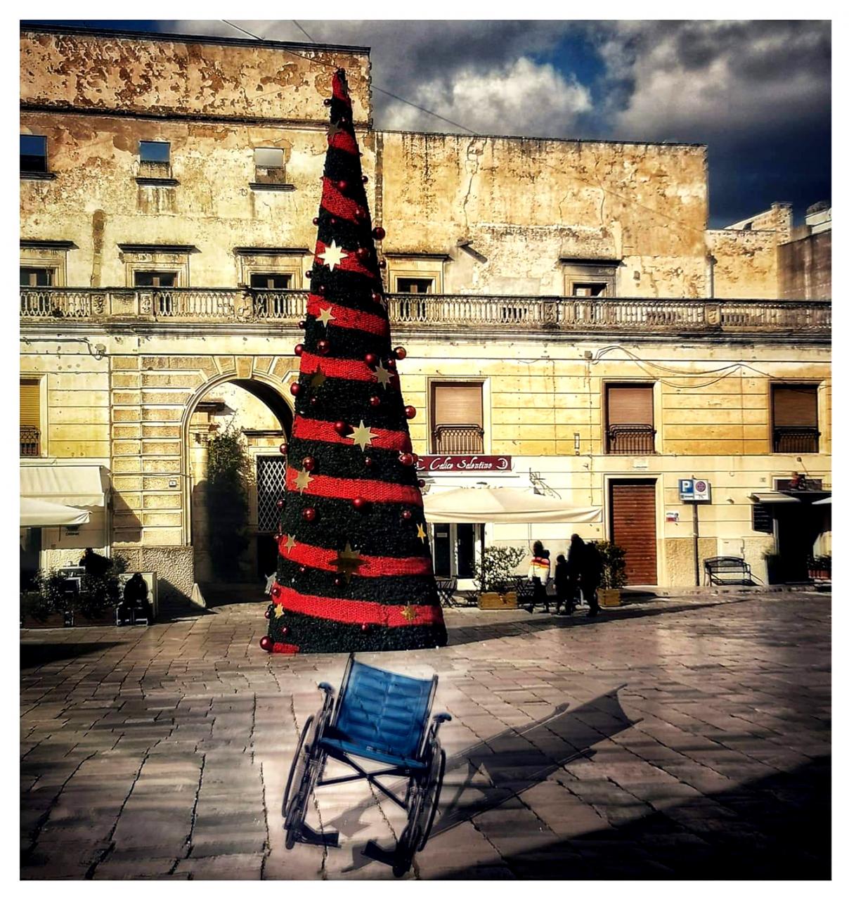 "I basolati sconnessi nel centro storico di Galatina rappresentano un pericolo per pedoni e disabili" "I basolati sconnessi nel centro storico di Galatina rappresentano un pericolo per pedoni e disabili"