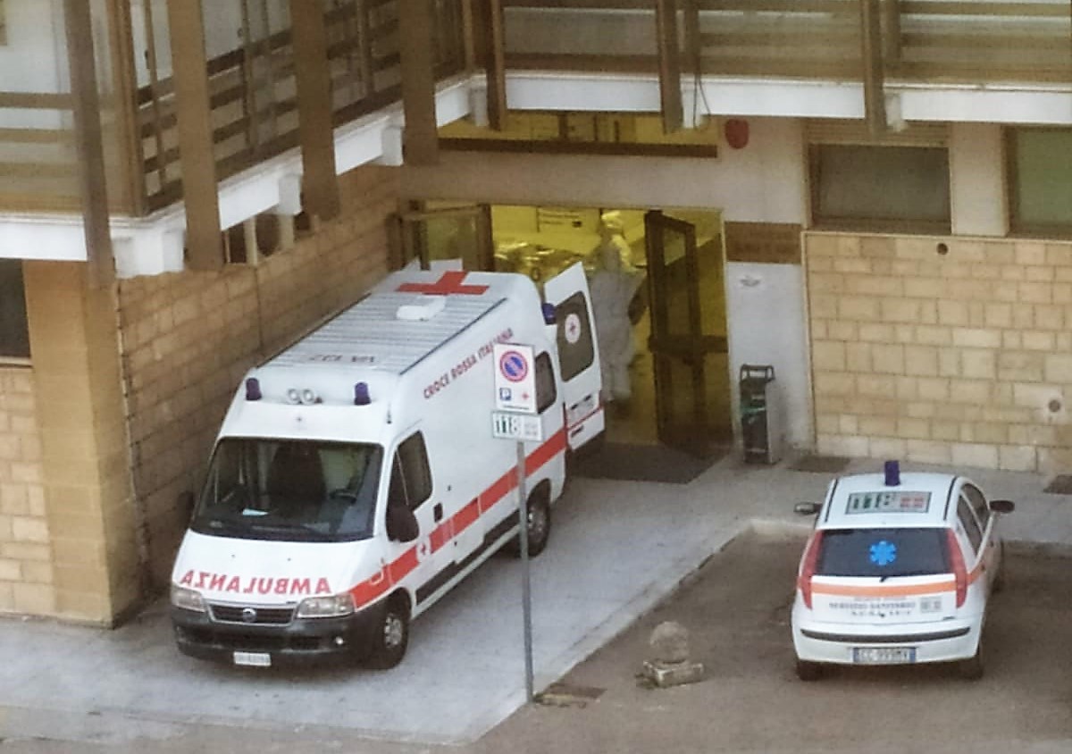 Trasferiti 13 pazienti da Copertino a Galatina per due nuovi casi di coronavirus Trasferiti 13 pazienti da Copertino a Galatina per due nuovi casi di coronavirus