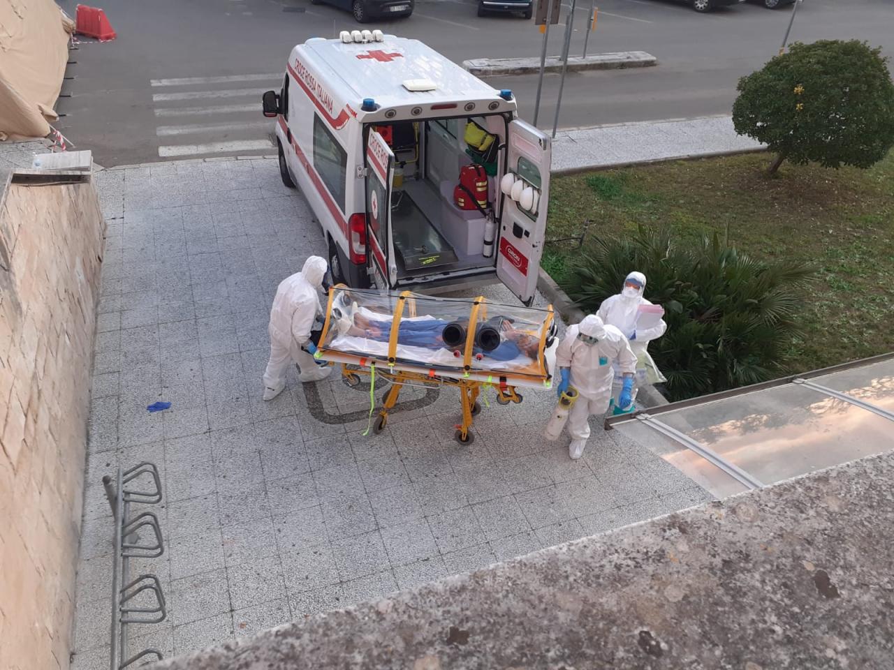 Giovane Oss galatinese che aveva lavorato nel 'San Giuseppe da Copertino' positiva al Covid-19 Giovane Oss galatinese che aveva lavorato nel 'San Giuseppe da Copertino' positiva al Covid-19