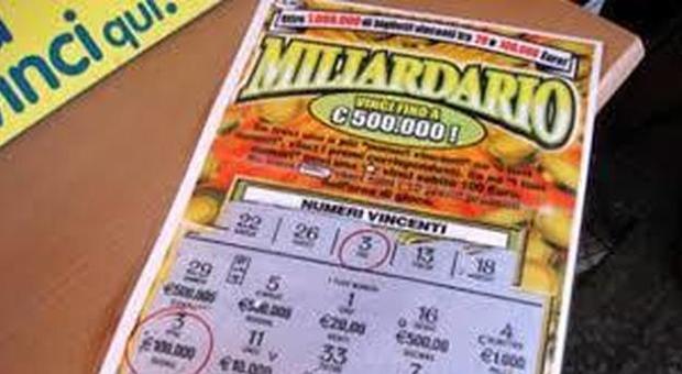 "Sospendere Lotto, Superenalotto, lotterie nazionali e Gratta e Vinci" "Sospendere Lotto, Superenalotto, lotterie nazionali e Gratta e Vinci"