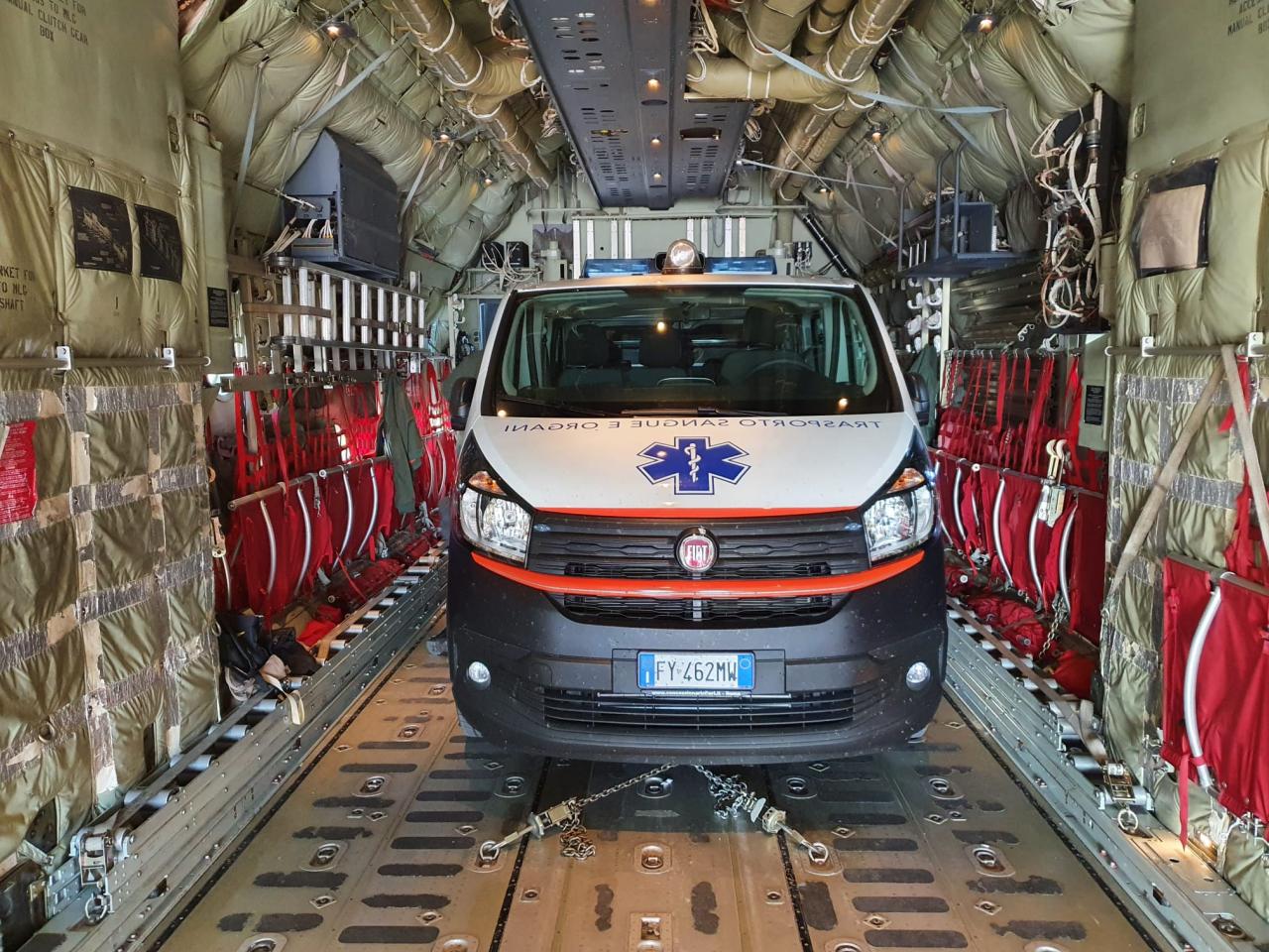 Neonato in pericolo di vita trasportato da Bari a Roma da un C130 dell'Aeronautica Militare