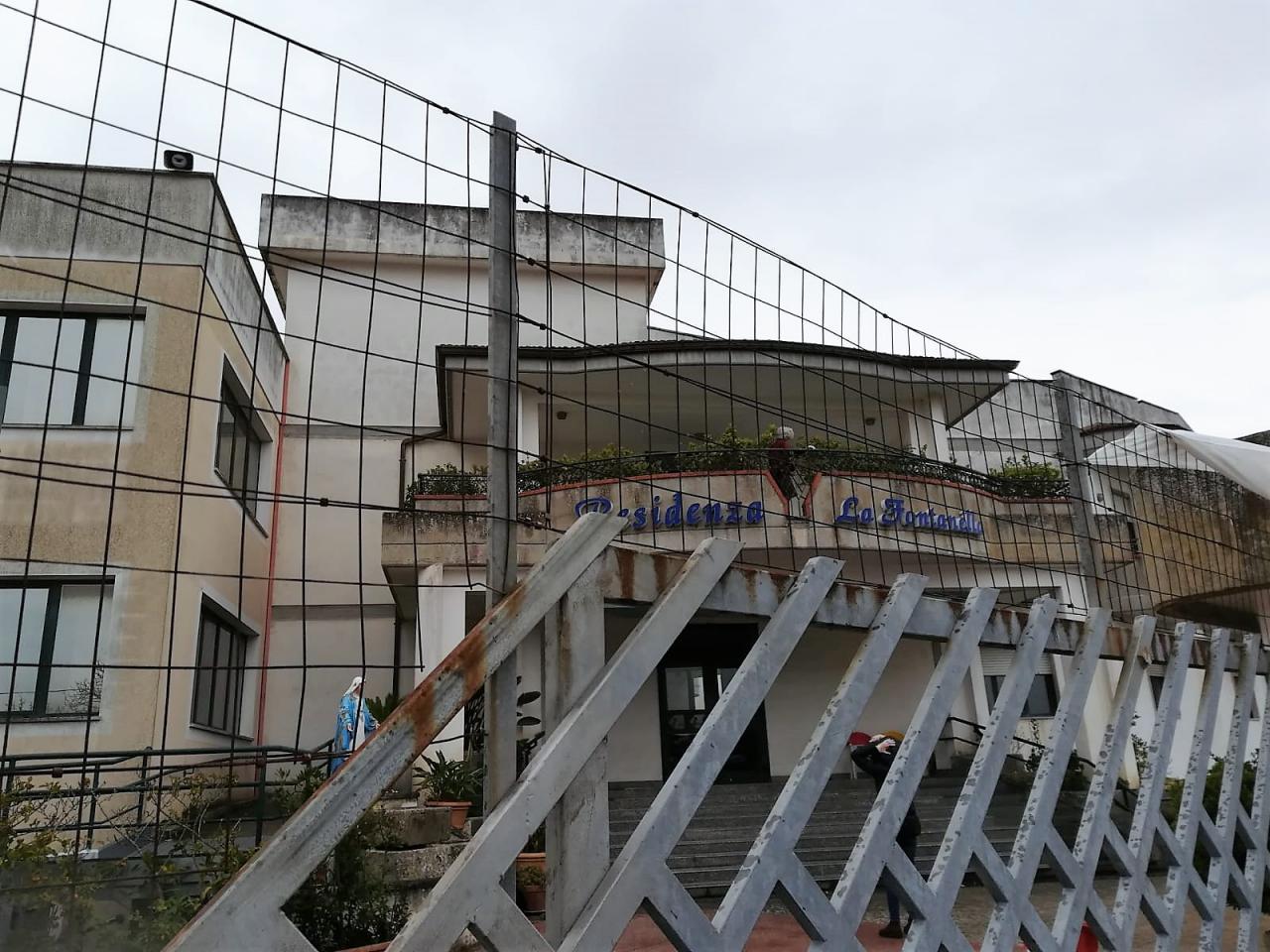 "Servono medici, infermieri ed oss per la Rsa 'La Fontanella'". Drammatico appello del Comune di Soleto "Servono medici, infermieri ed oss per la Rsa 'La Fontanella'". Drammatico appello del Comune di Soleto