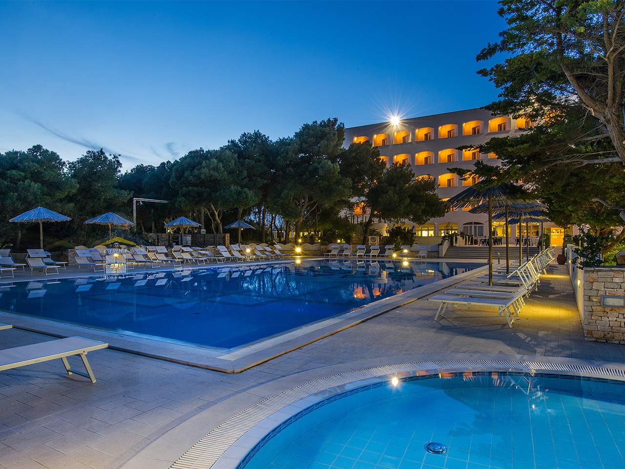 Compri un libro e Caroli Hotels ti regala un buono sconto vacanza Compri un libro e Caroli Hotels ti regala un buono sconto vacanza