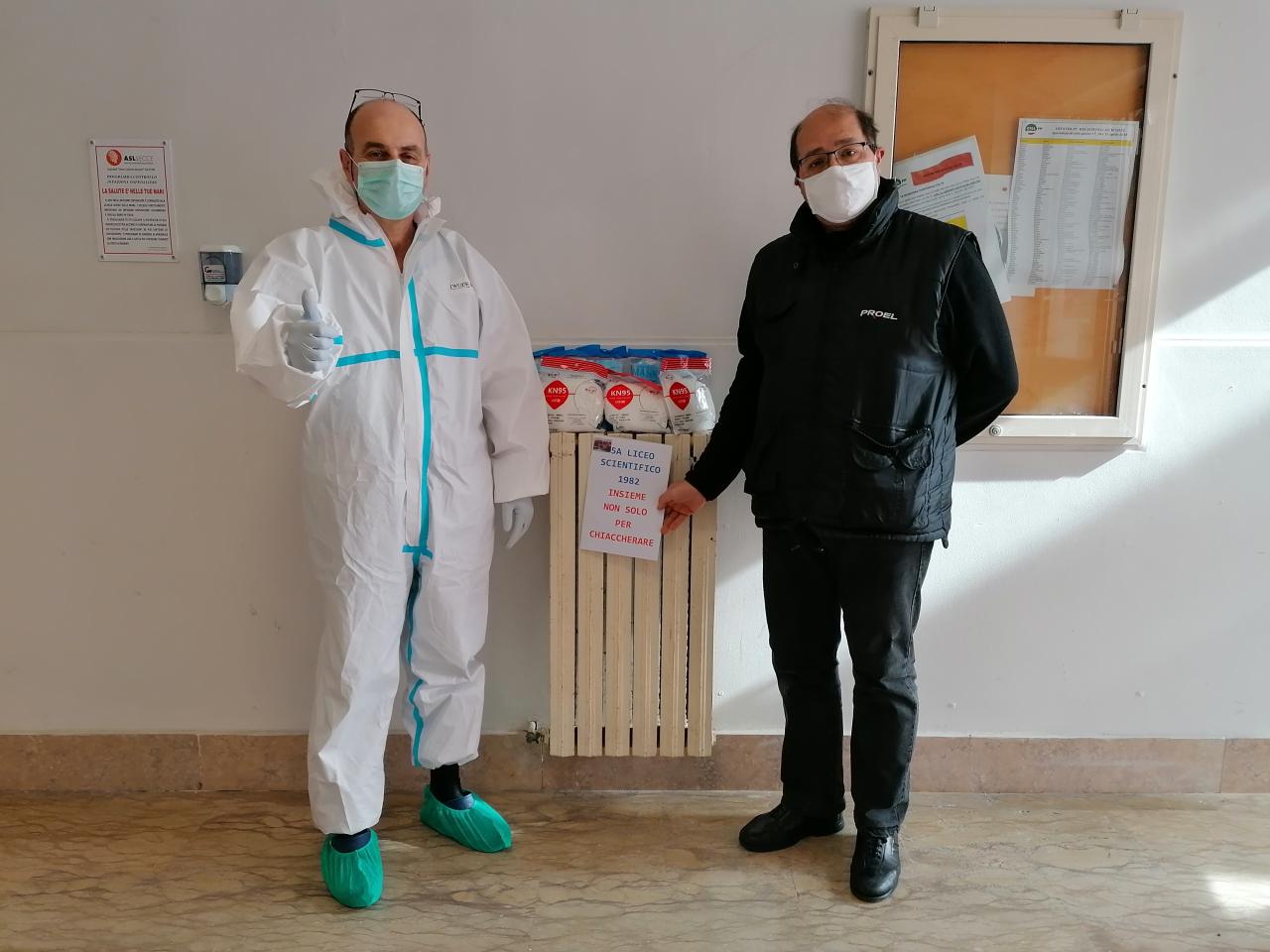 La &quot;5A Liceo Scientifico 1982&quot; di Galatina acquista e distribuisce 220 mascherine