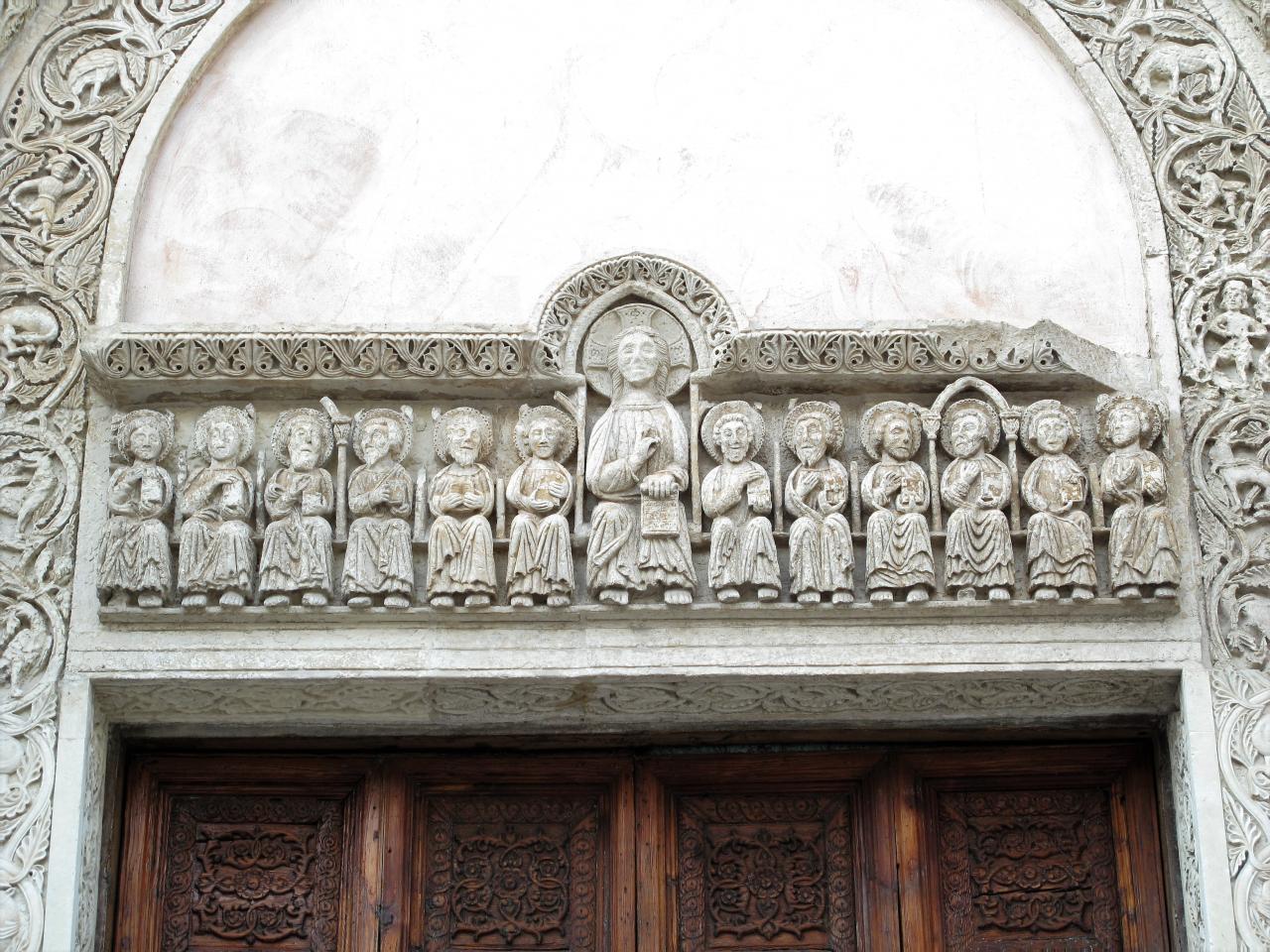 Bellezza delle Chiese, bellezza di Dio. L'esperienza di Pietre Vive a Galatina Bellezza delle Chiese, bellezza di Dio. L'esperienza di Pietre Vive a Galatina