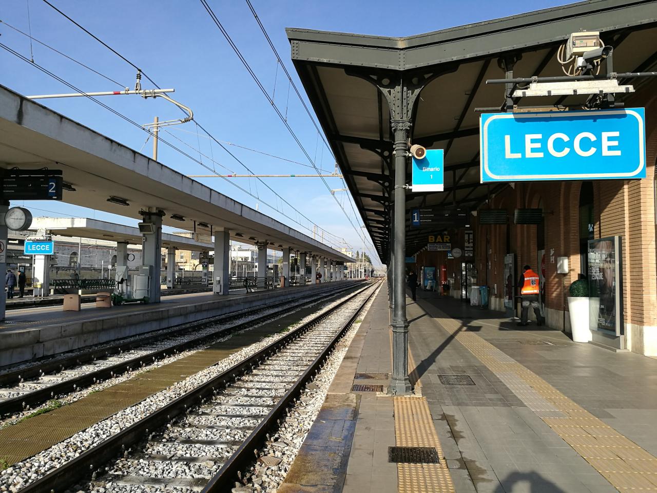 Chi rientra in Puglia per soggiornarvi continuativamente deve comunicarlo immediatamente al proprio medico e rimanere in quarantena fiduciaria per 14 giorni Chi rientra in Puglia per soggiornarvi continuativamente deve comunicarlo immediatamente al proprio medico e rimanere in quarantena fiduciaria per 14 giorni