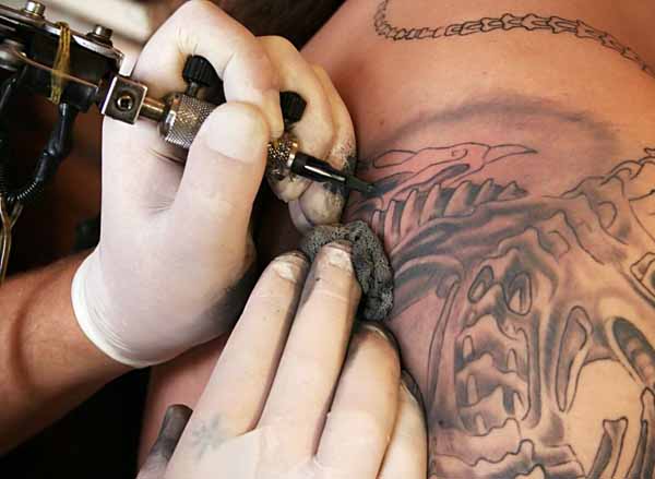 Consentite in Puglia dal 18 Maggio le attività di tatuaggio e piercing e dei centri per il benessere fisico Consentite in Puglia dal 18 Maggio le attività di tatuaggio e piercing e dei centri per il benessere fisico