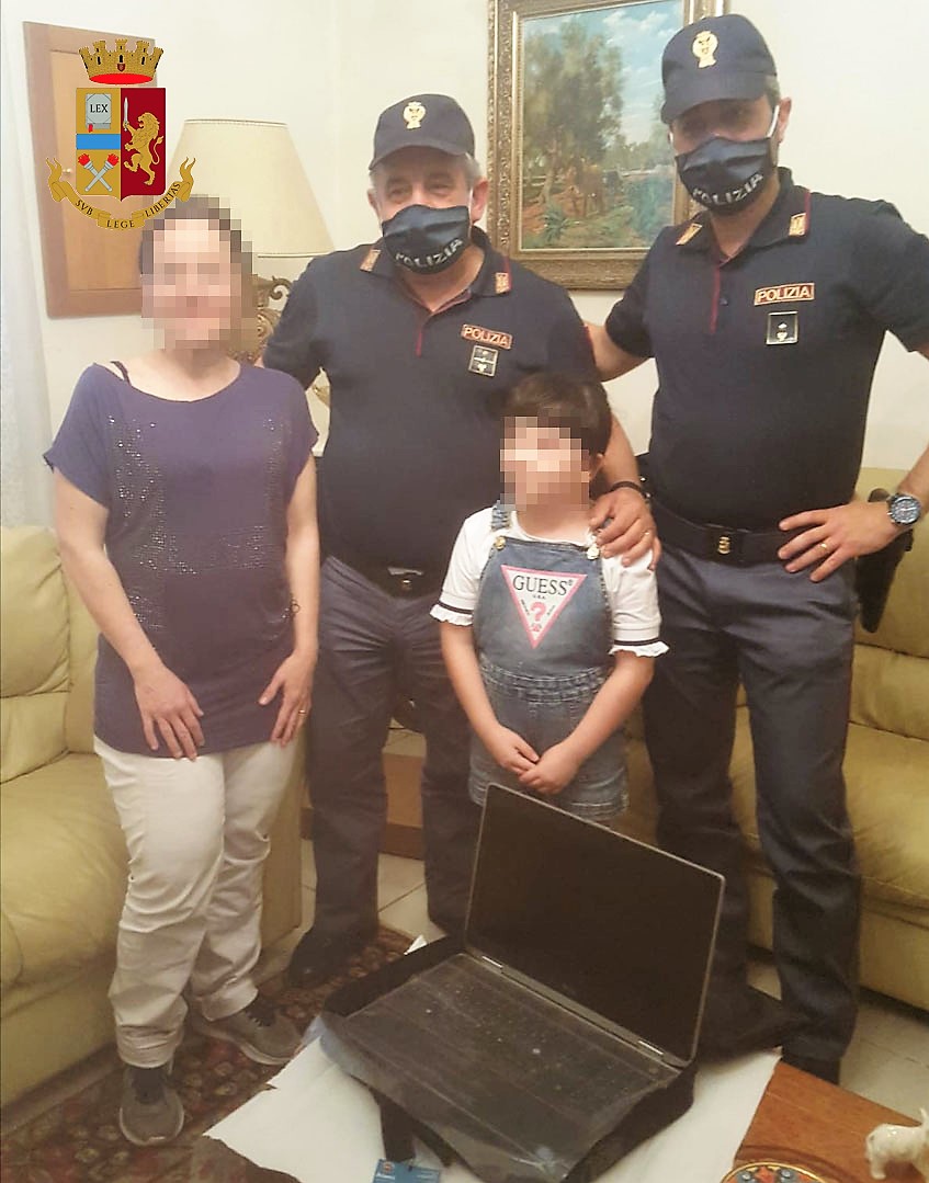 Un gesto di grande solidarietà di tutto il Commissariato della Polizia di Stato di Galatina Un gesto di grande solidarietà di tutto il Commissariato della Polizia di Stato di Galatina
