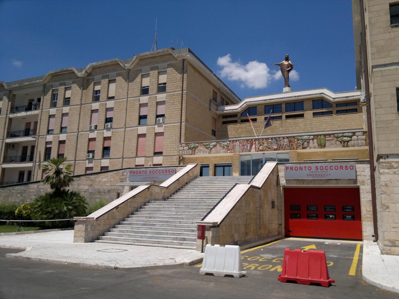 "Centro trasfusionale dell'Ospedale di Galatina. Chiuderà o aprirà solo per sei ore?"