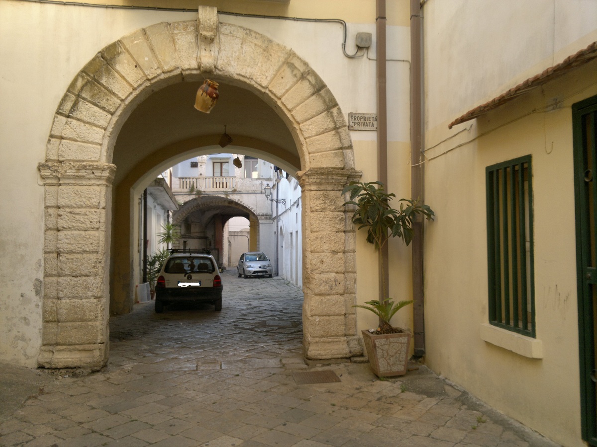 Si impossessa illegittimamente di un'abitazione comunale nel centro antico. Galatinese denunciato a piede libero Si impossessa illegittimamente di un'abitazione comunale nel centro antico. Galatinese denunciato a piede libero