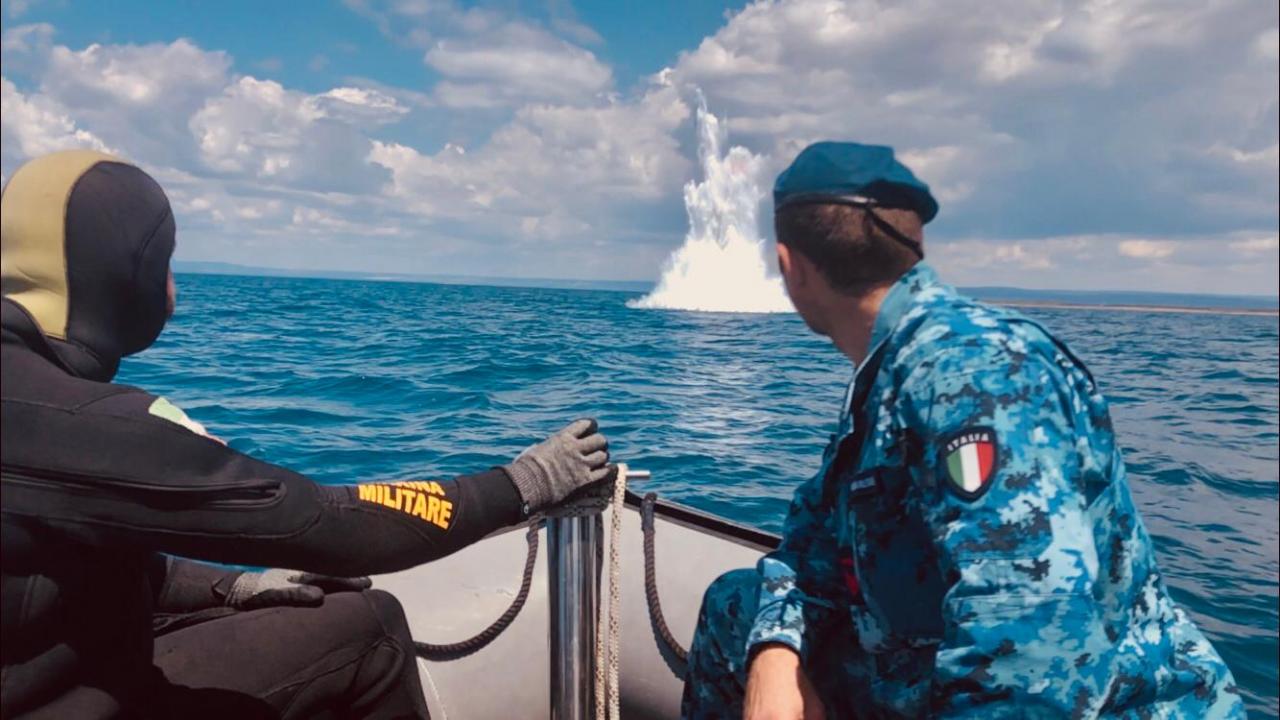 Rimossa dal litorale di San Vito una grossa bomba della II guerra mondiale Rimossa dal litorale di San Vito una grossa bomba della II guerra mondiale