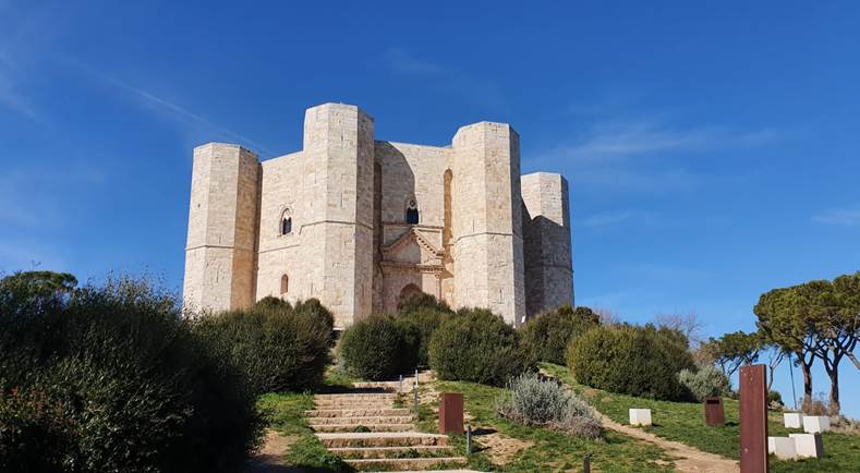 Riapre Castel del Monte