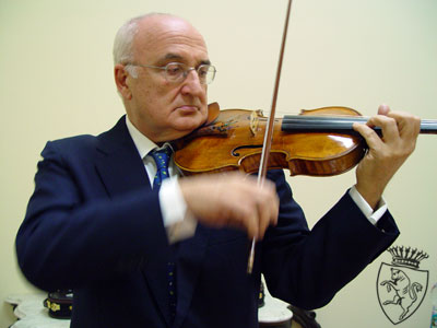 Salvatore Accardo. In Provincia si parla del grande violinista Salvatore Accardo. In Provincia si parla del grande violinista