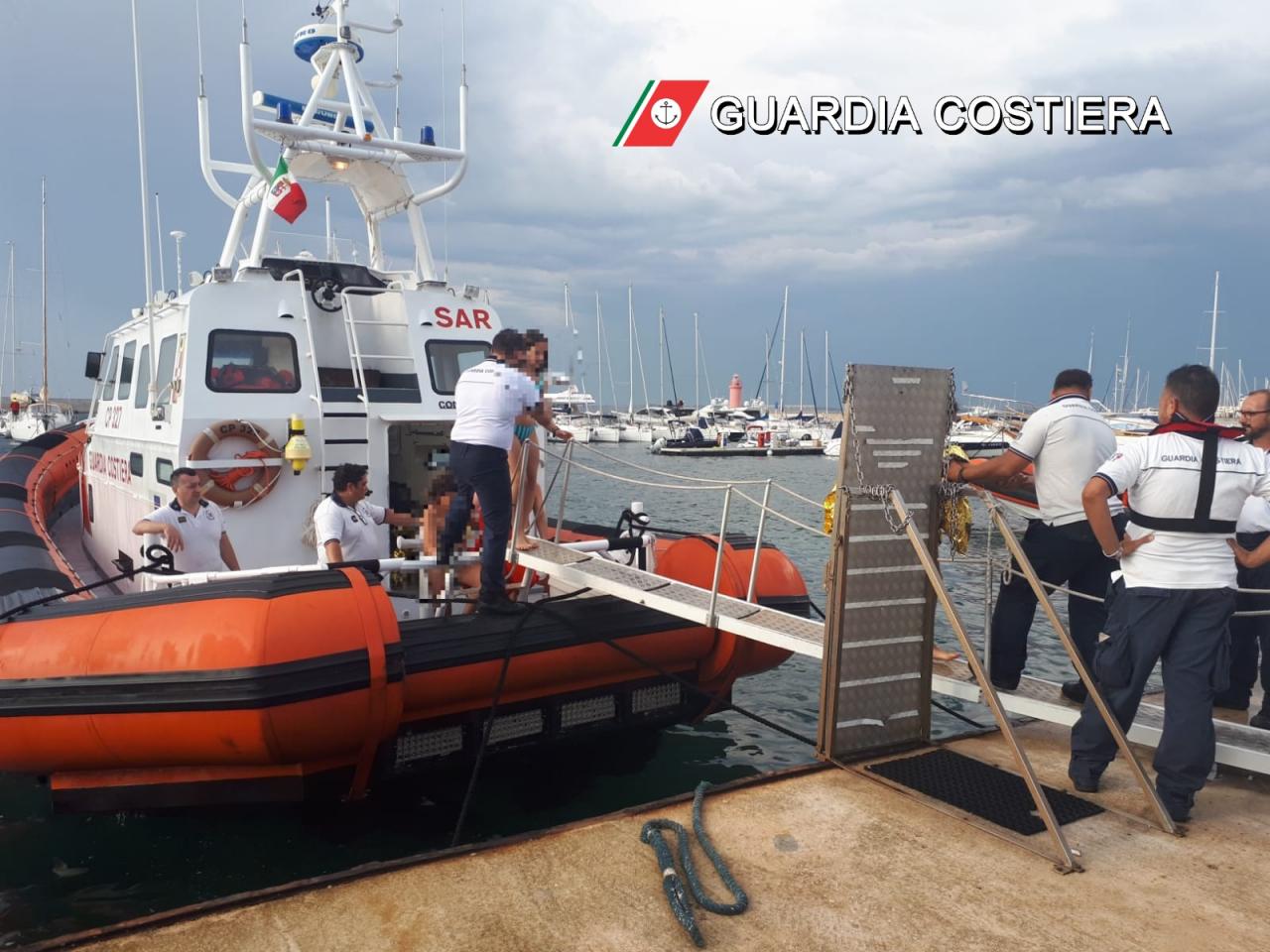 Mare in condizioni proibitive, la Guardia Costiera mette in salvo numerosi diportisti Mare in condizioni proibitive, la Guardia Costiera mette in salvo numerosi diportisti